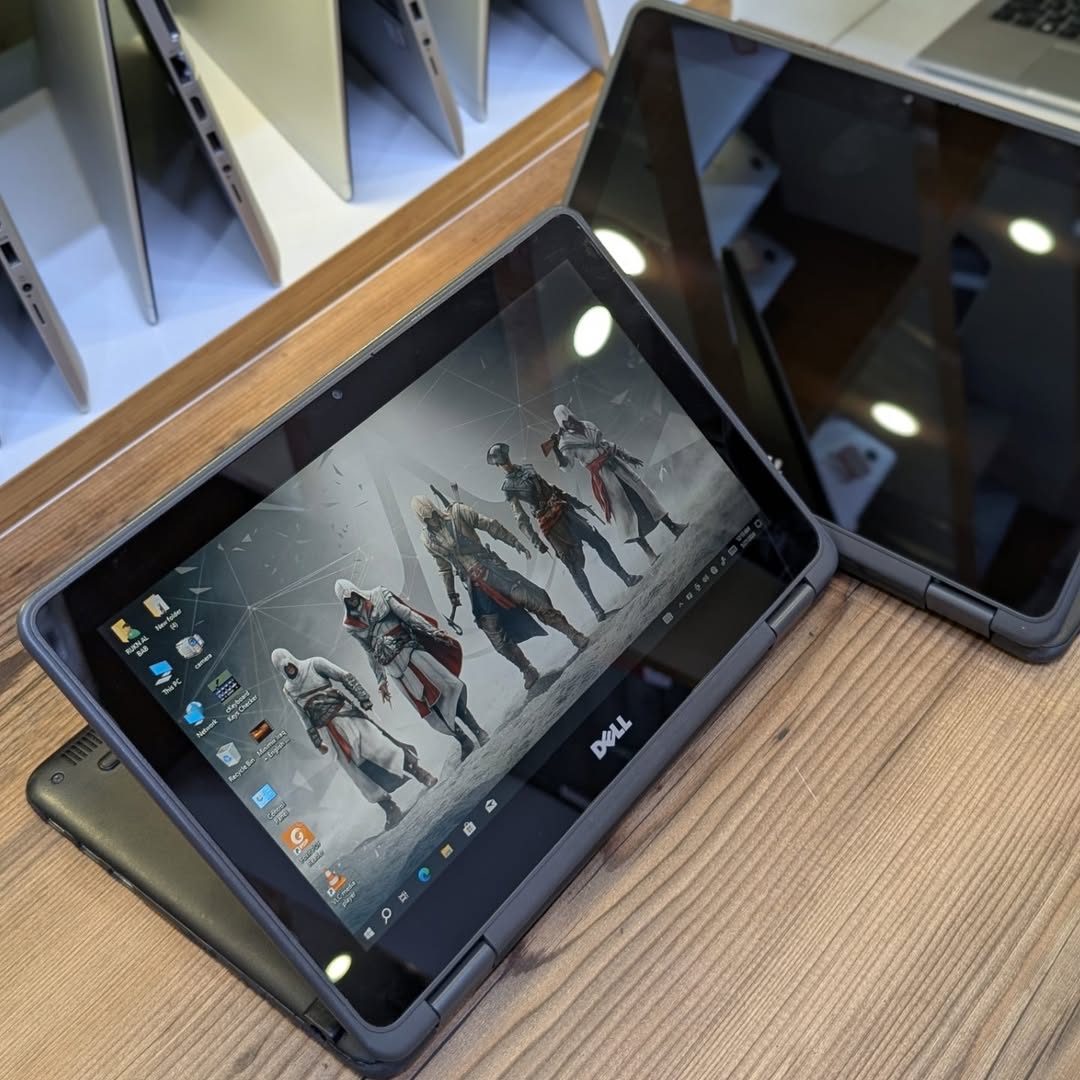 Close-up of Dell Latitude 3189 I/O ports